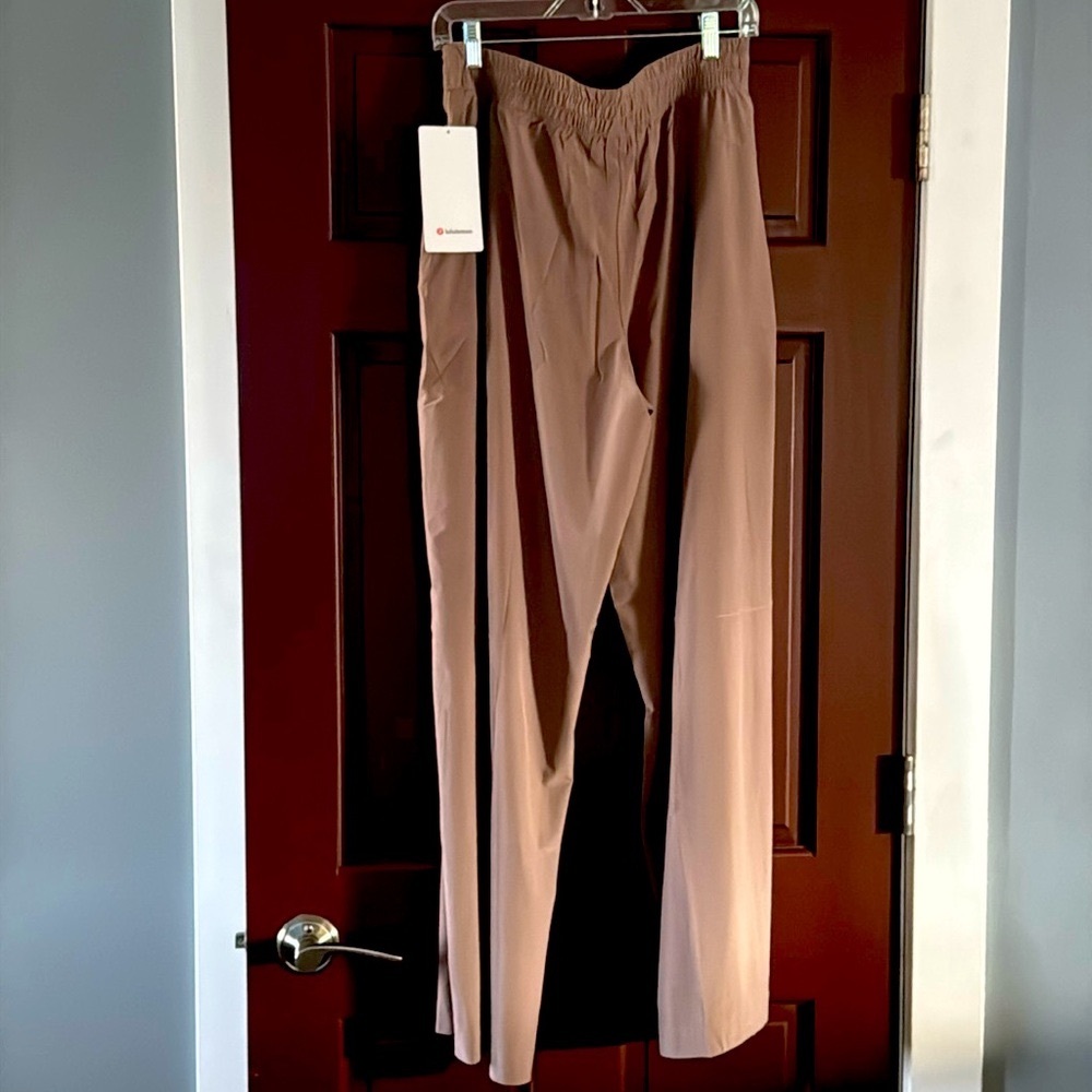 NWT LULUEMON size 12